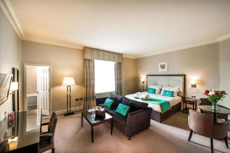 Leonardo Edinburgh City Room photo