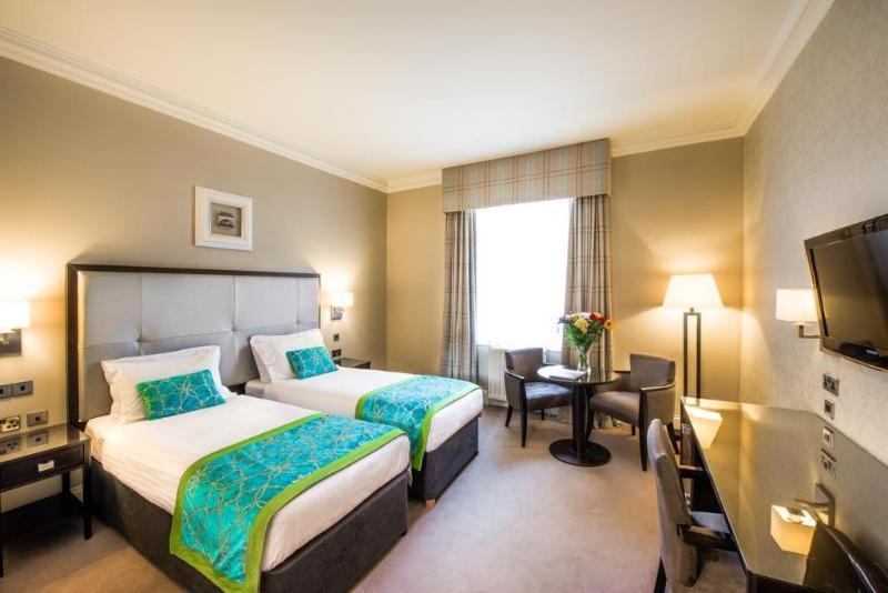 Leonardo Edinburgh City Room photo